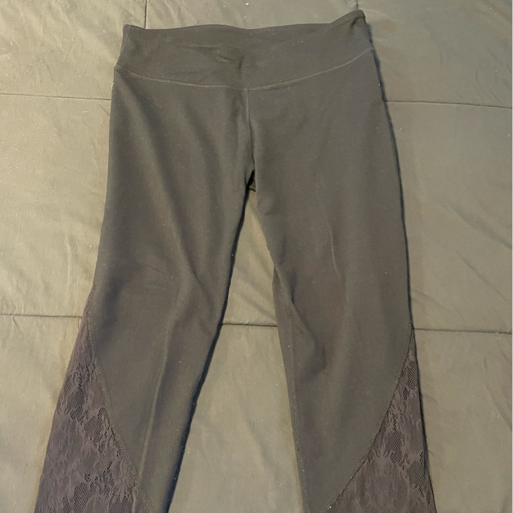 Fabletics Mid Rise Capri